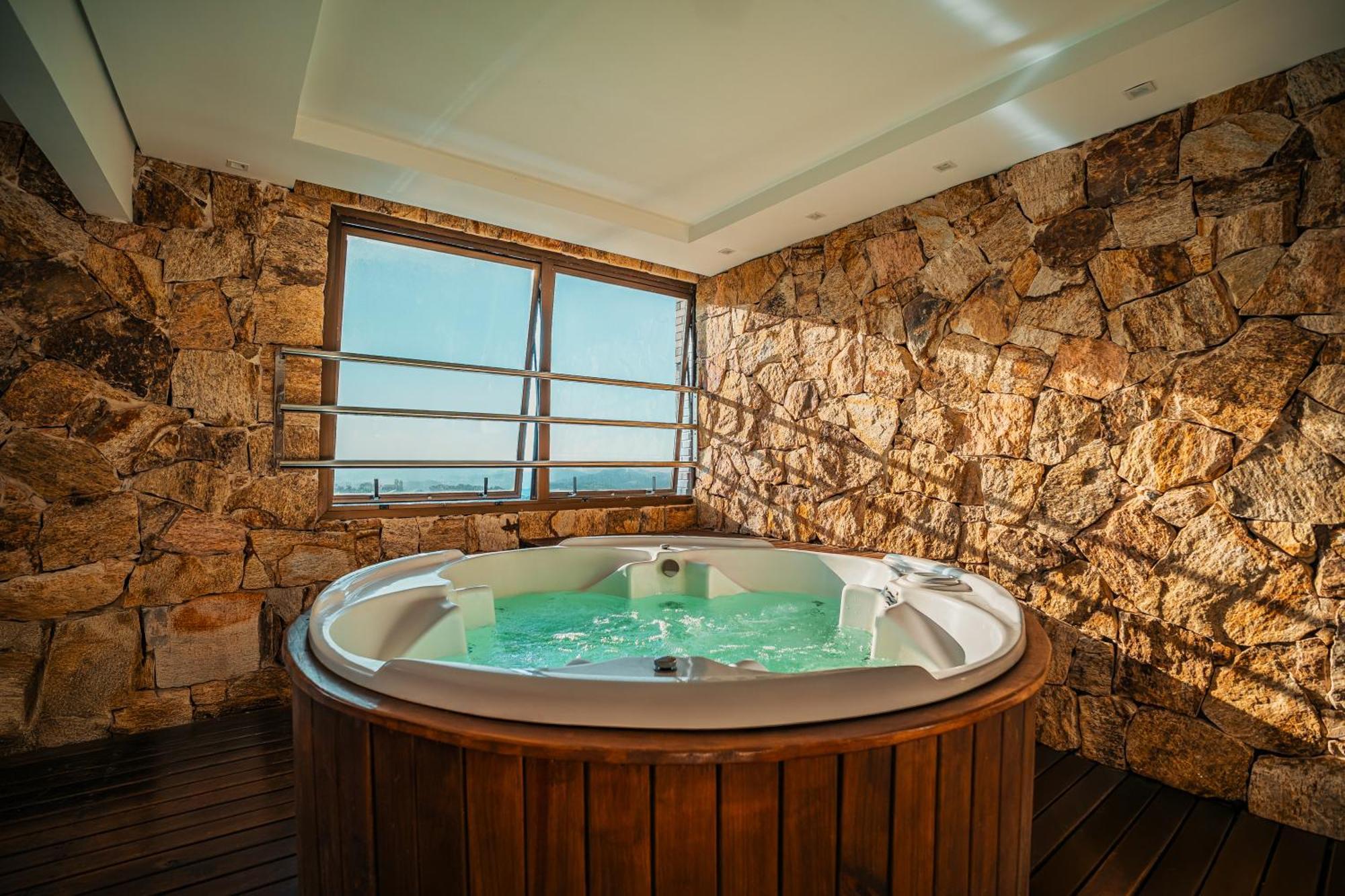 Hotel Laghetto Bento Бенту-Гонсалвіс Екстер'єр фото